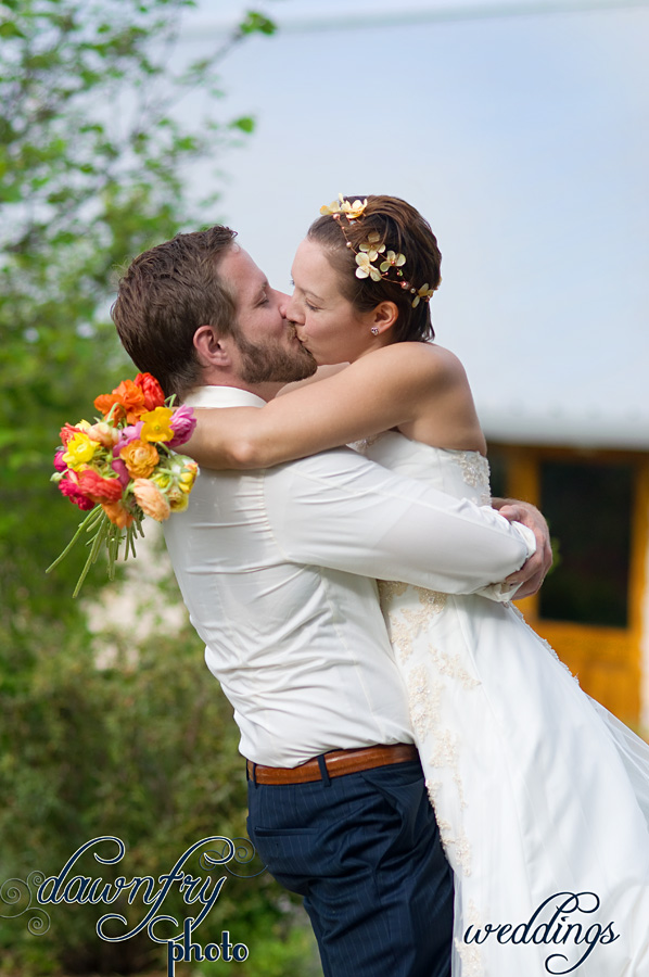 wedding kiss, wimberly photographer, dawn fry photo